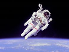 900x675px-astronaut-eva